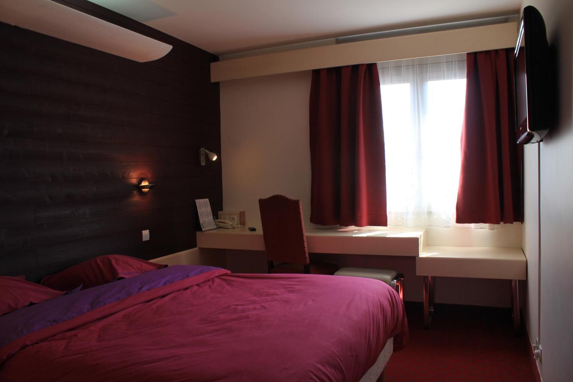 Le France Hotel Loudeac Exterior photo