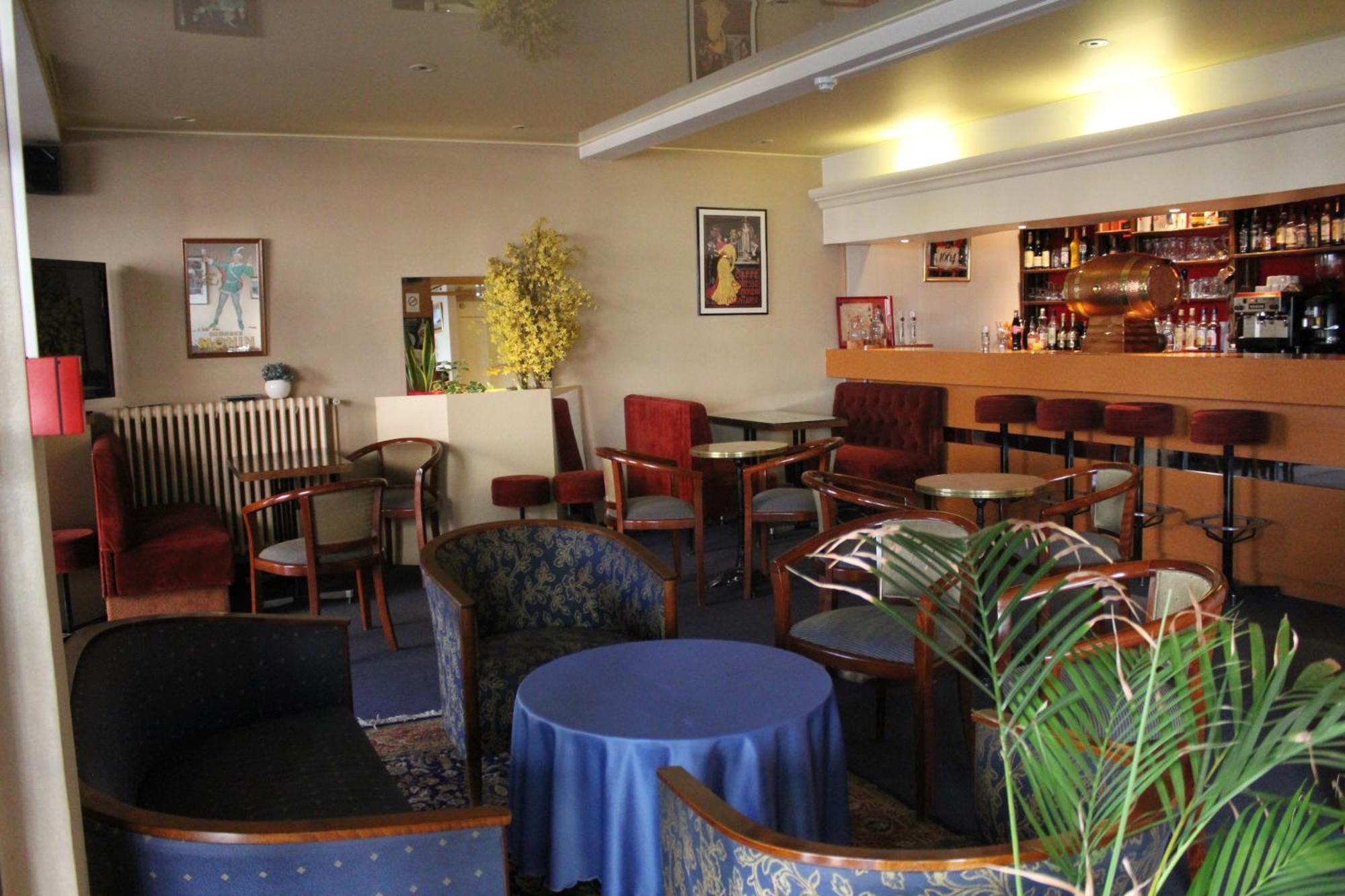 Le France Hotel Loudeac Exterior photo