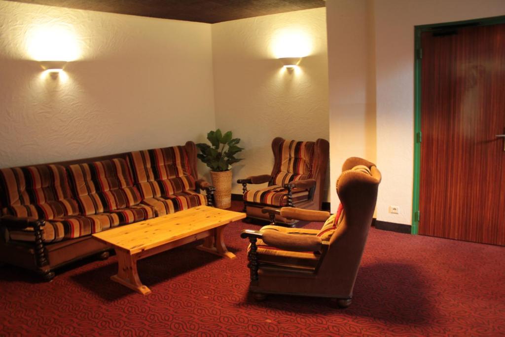 Le France Hotel Loudeac Room photo