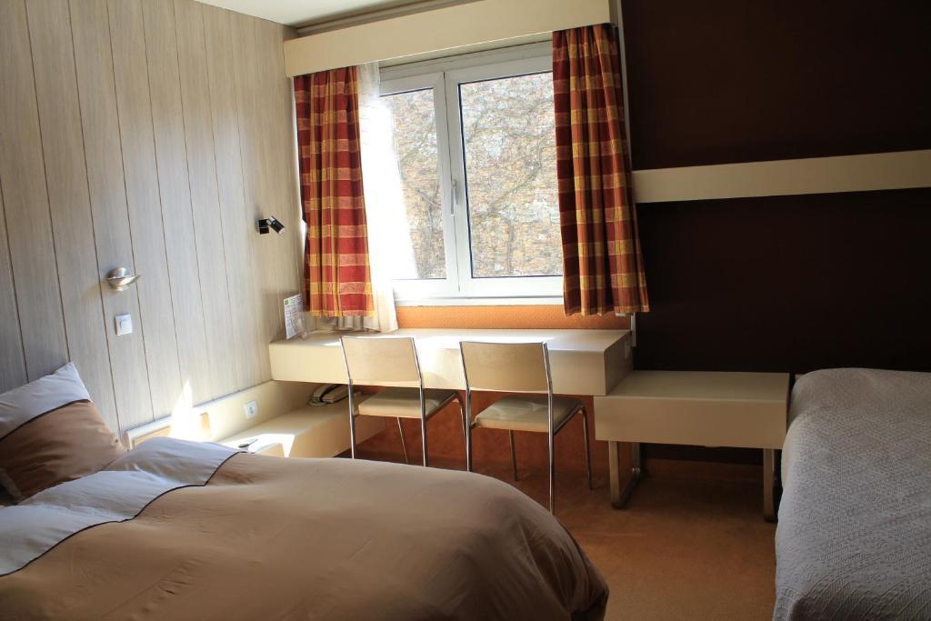 Le France Hotel Loudeac Room photo
