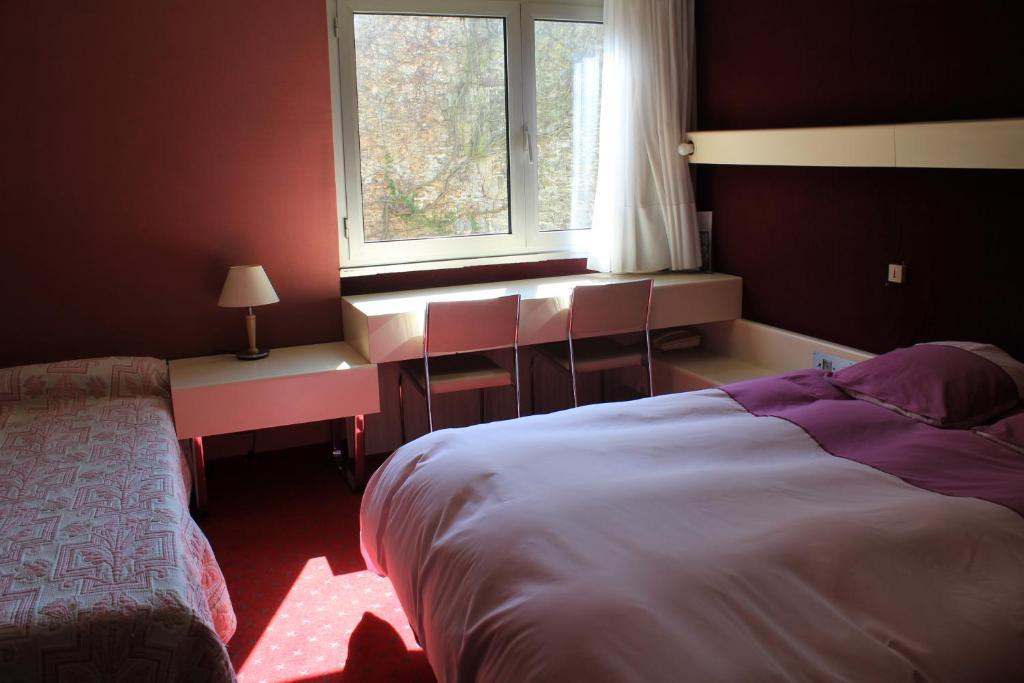 Le France Hotel Loudeac Room photo