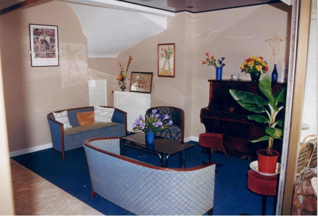 Le France Hotel Loudeac Exterior photo